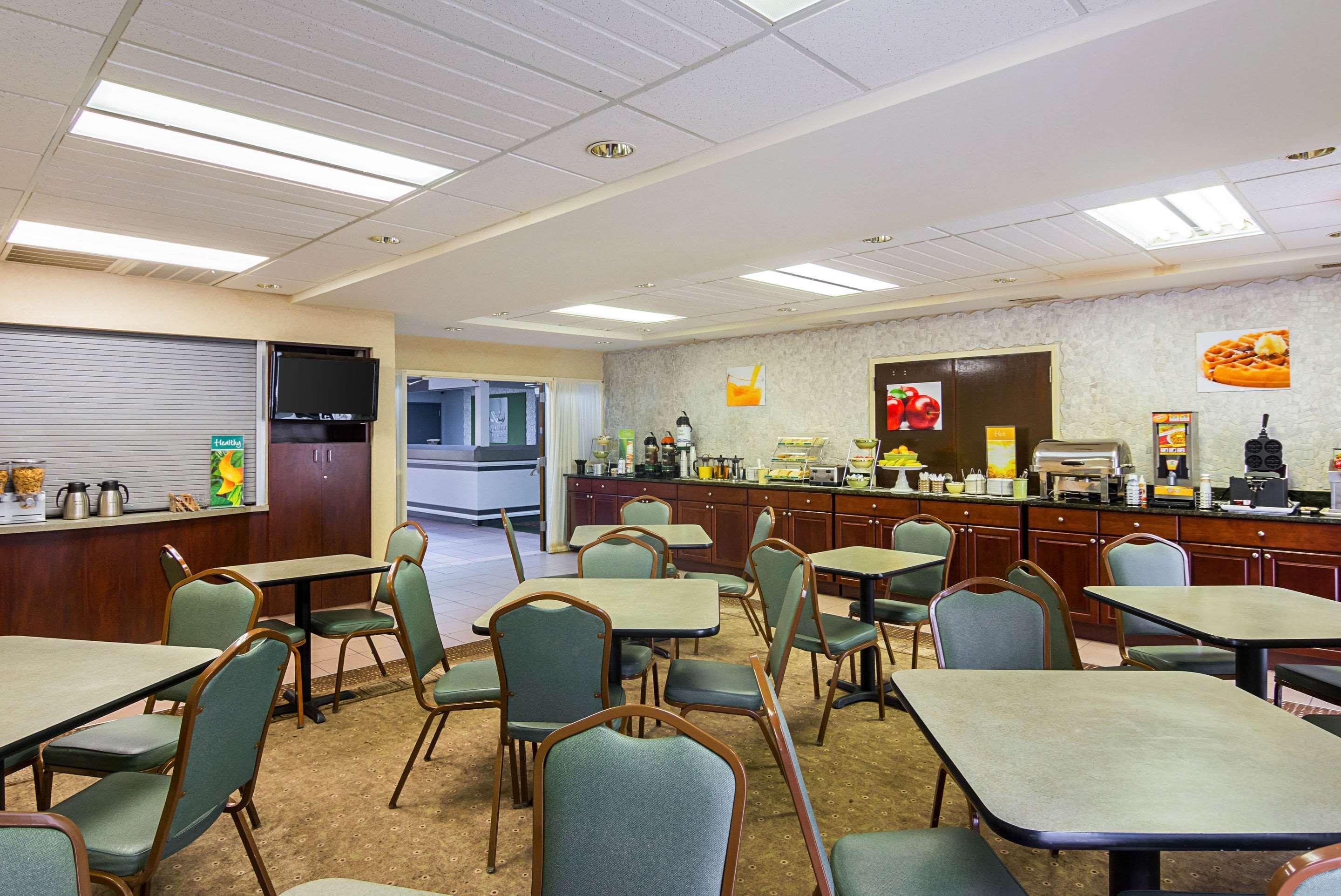 Quality Inn & Suites Kearneysville - Martinsburg Екстериор снимка