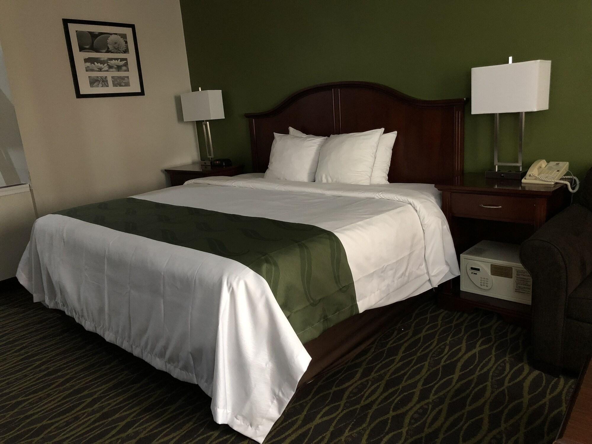 Quality Inn & Suites Kearneysville - Martinsburg Екстериор снимка