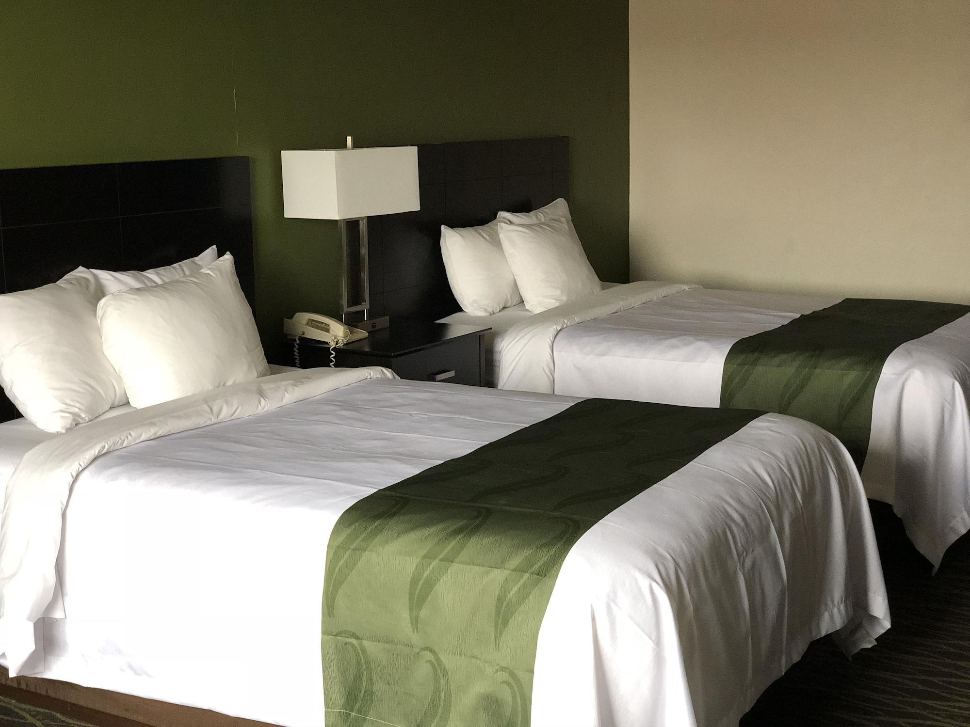 Quality Inn & Suites Kearneysville - Martinsburg Екстериор снимка