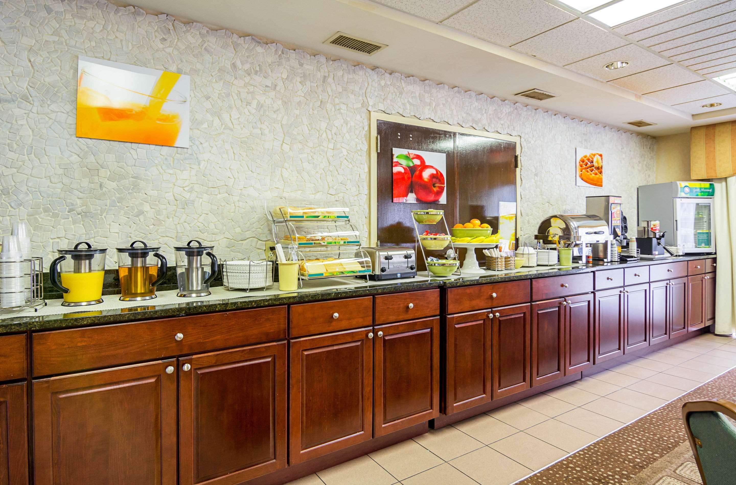 Quality Inn & Suites Kearneysville - Martinsburg Екстериор снимка