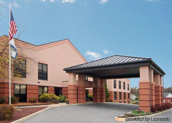 Quality Inn & Suites Kearneysville - Martinsburg Екстериор снимка